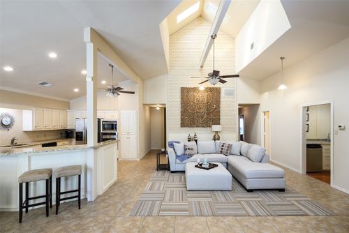 9115 Valley Chapel Ln, Dallas, TX, 75220-5052 | Card Image