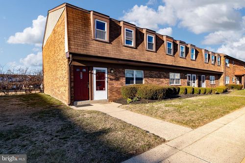 834 Henri Ct, BURLINGTON, NJ, 08016-2224 | Card Image