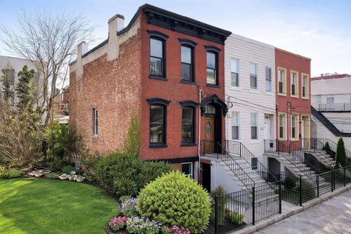 69 Jewett Ave, Jersey City, NJ, 07304-3015 | Card Image