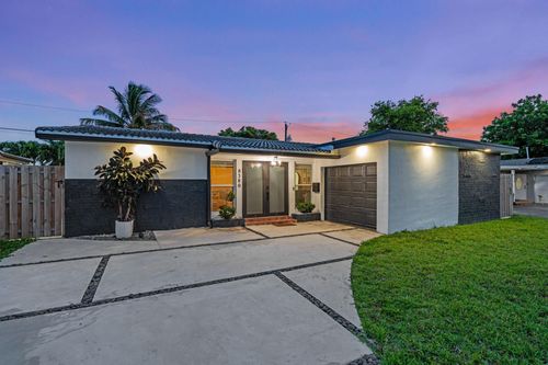 8380 Nw 26th Pl, Sunrise, FL, 33322-2916 | Card Image