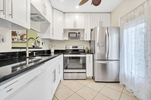 412-4805 Nw 35th St, Lauderdale Lakes, FL, 33319-5381 | Card Image