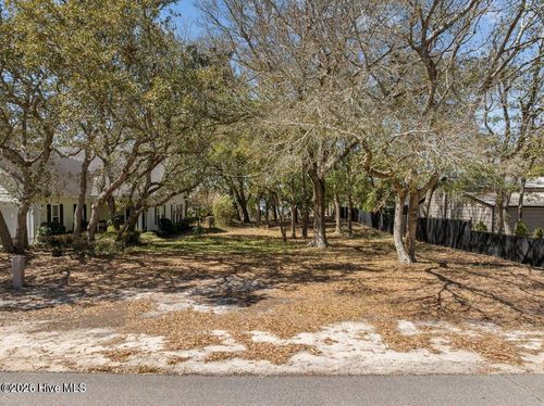 121 Sw 13th St, Oak Island, NC, 28465-7120 | Card Image