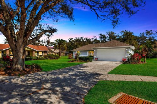 37157 Foxrun Pl, ZEPHYRHILLS, FL, 33542-0637 | Card Image