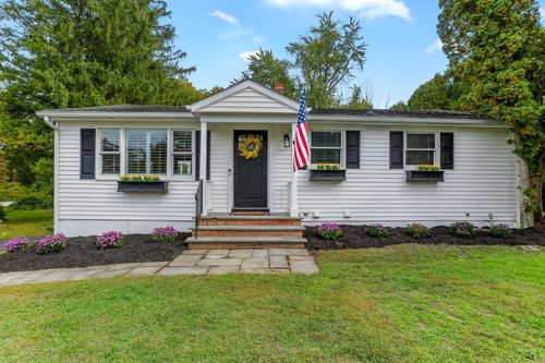 40 North St, Ridgefield, CT, 06877-3814 | Card Image