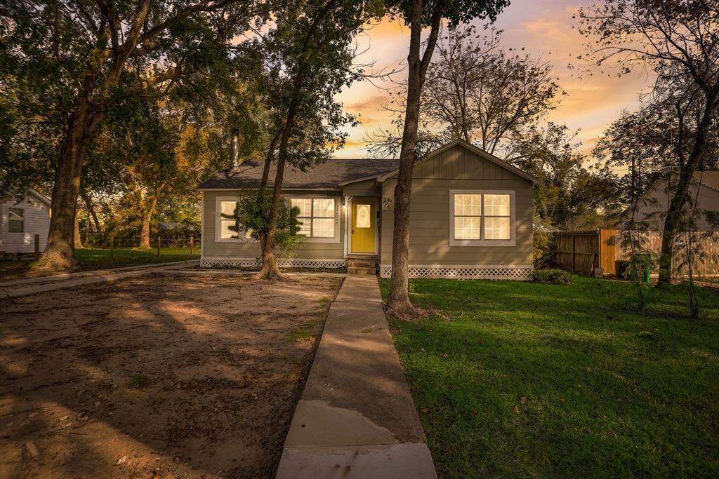 Madison St, Baytown, TX 77520