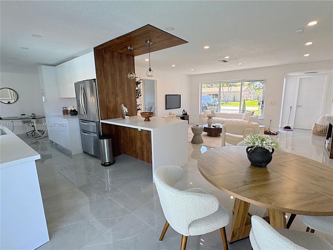 8911 Nw 7 Th Ct, House other with 3 bedrooms, 2 bathrooms and null parking in Pembroke Pines FL | Image 11