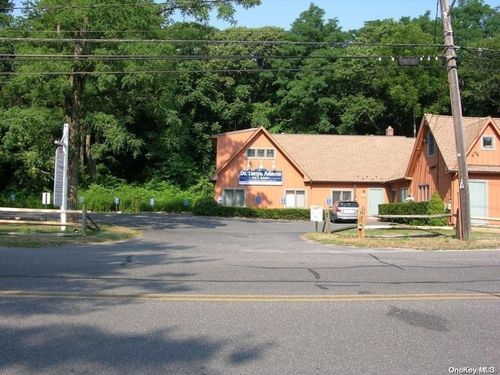 b-100 N Country Rd, East Setauket, NY, 11733-1354 | Card Image