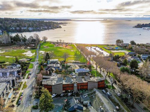 204-2589 Penrhyn St, Saanich, BC, V8N1G4 | Card Image