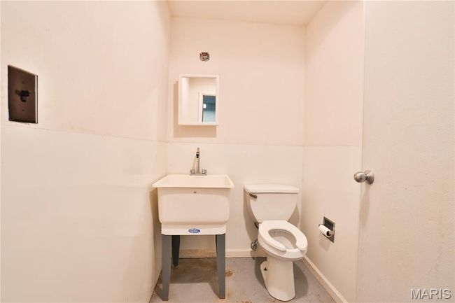 Shop Bathroom | Image 23