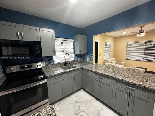 55 Nw 44th St, Miami, FL, 33127-2611 | Card Image