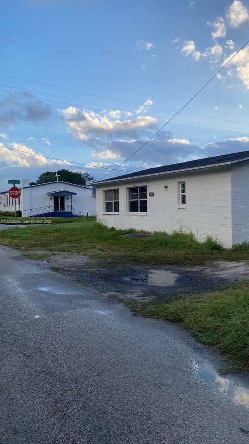 1001 N 16th Ct, Fort Pierce, FL, 34950-3255 | Card Image