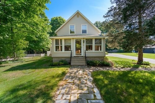 94 W Plain St, Wayland, MA, 01778-4426 | Card Image