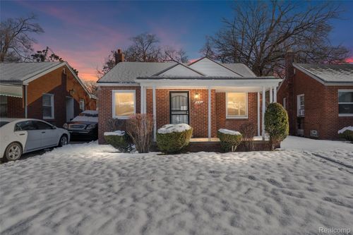 18704 Sunderland Rd, Detroit, MI, 48219-2883 | Card Image