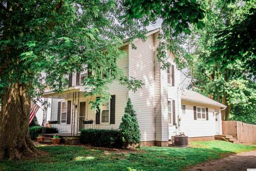 129 E High St, Mendon, IL, 62351-1135 | Card Image