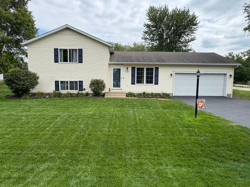 100 Windward Ln, Rochelle, IL, 61068-9057 | Card Image
