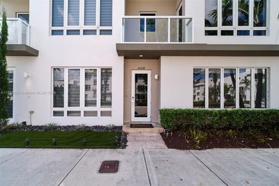 10518 - 10518 Nw 66th St, Townhouse with 4 bedrooms, 4 bathrooms and null parking in Doral FL | Image 1