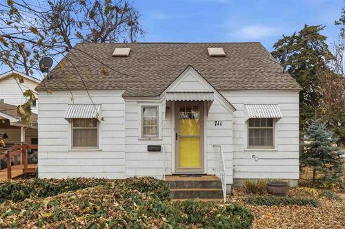 711 N 13th St, Perry, OK, 73077-4022 | Card Image