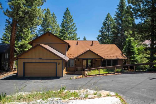 10711 Royal Crest Dr, Truckee, CA, 96161-1155 | Card Image