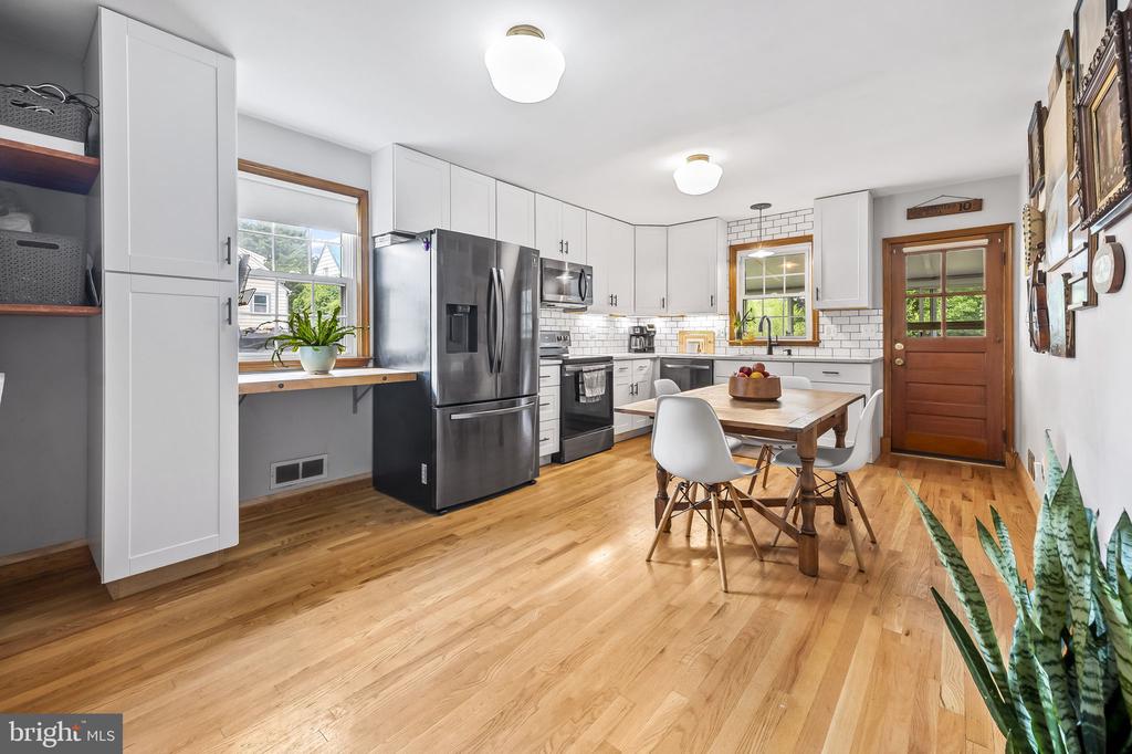 Shepherd Ave, Parkville, MD 21234