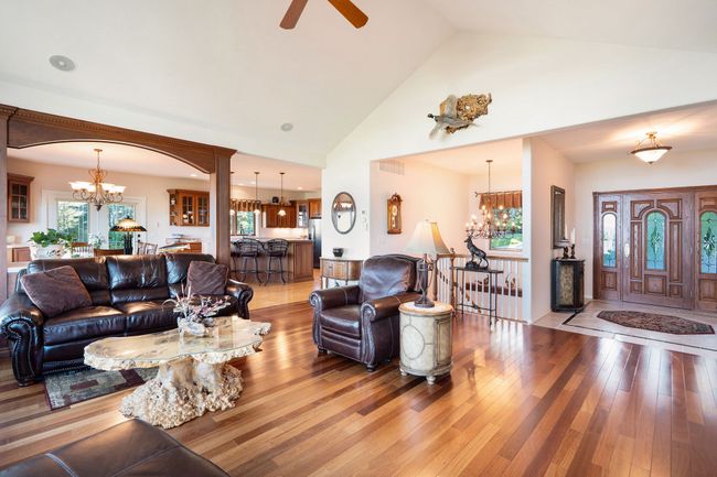 Living Area | Image 17