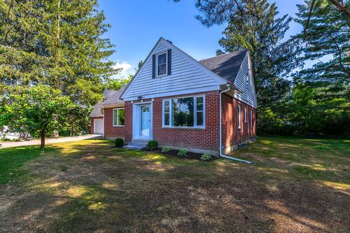 60 Knoll Crest Ln, Bennington, VT, 05201-2290 | Card Image