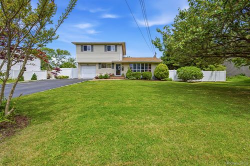 Riverdale 23, Islip, NY, 11769 | Card Image