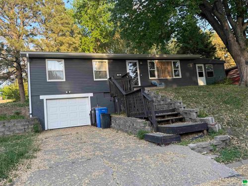 400 S 7th St, Akron, IA, 51001-7773 | Card Image