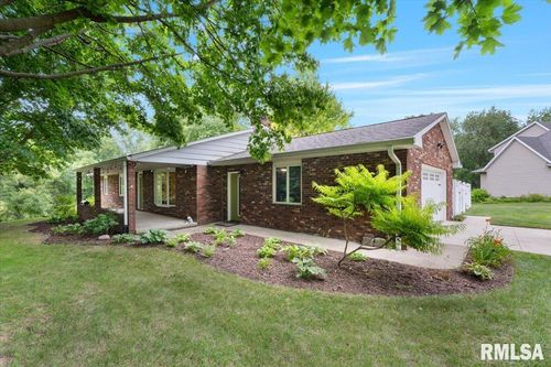 240 Sunrise Ln, Geneseo, IL, 61254-9105 | Card Image