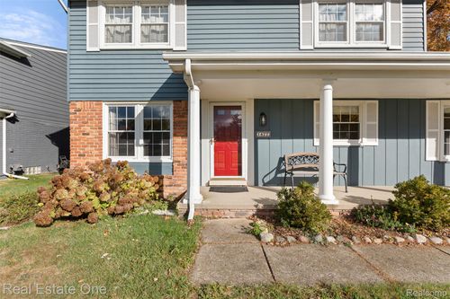 1477 Oakcrest Dr, Troy, MI, 48083-5335 | Card Image
