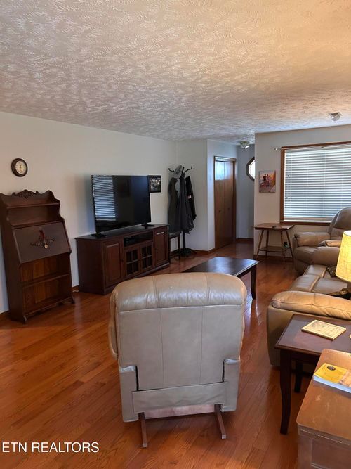 2365 Governors Ct, Maryville, TN, 37801-8367 | Card Image