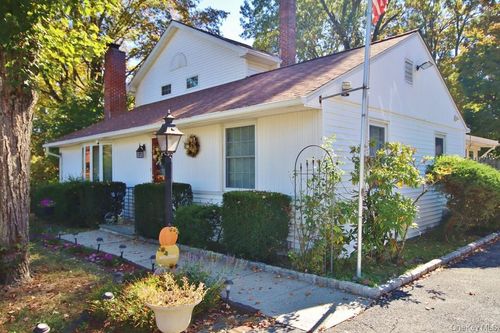 7 Grandview Ave, Ossining, NY, 10562-2613 | Card Image