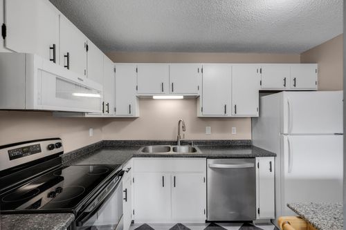 apt-210-5607 Green Circle Dr, Minnetonka, MN, 55343-9621 | Card Image