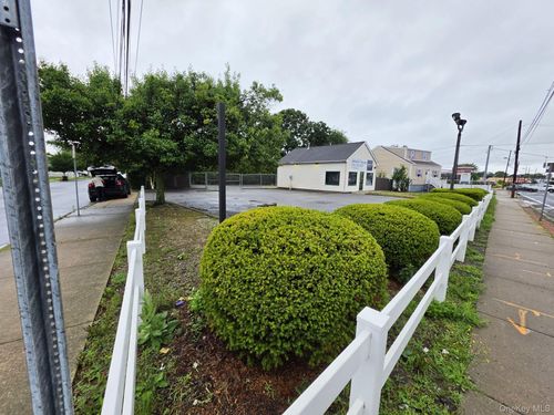 199 E Montauk Hwy, Lindenhurst, NY, 11757-6028 | Card Image