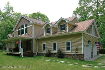 Beautifully private, tucked away in the woods | Image 1