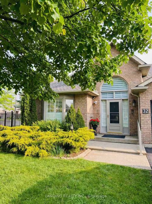 32 Red Haven Dr, Grimsby, ON, L3M5J7 | Card Image