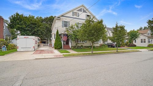 6 Windsor Pl, Lynbrook, NY, 11563-3724 | Card Image