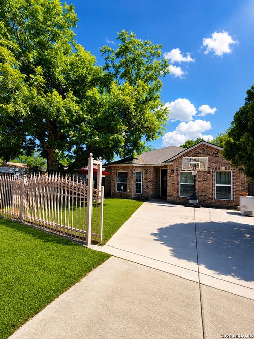 138 Wainwright, San Antonio, TX, 78211 | Card Image