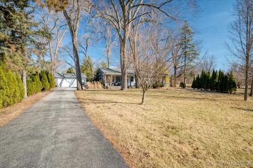 332 Evergreen Dr, Batavia, IL, 60510-2511 | Card Image