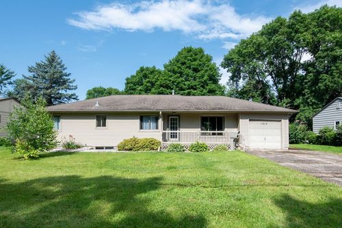 1210 Woodland Ave, Mankato, MN, 56001-1739 | Card Image