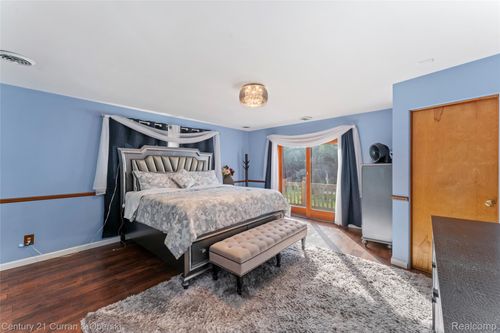 32525 6 Mile Rd, Livonia, MI, 48152-3277 | Card Image