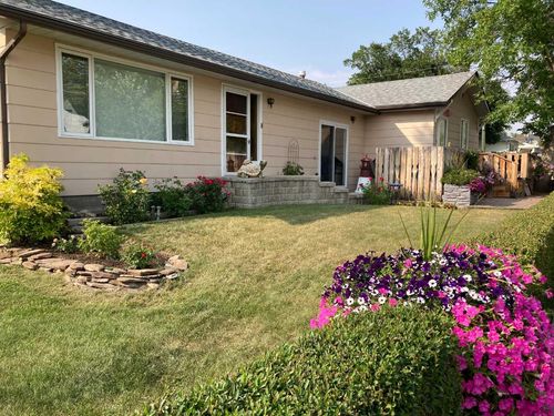 201 Elsinore Avenue, Standard, AB, T0J3G0 | Card Image
