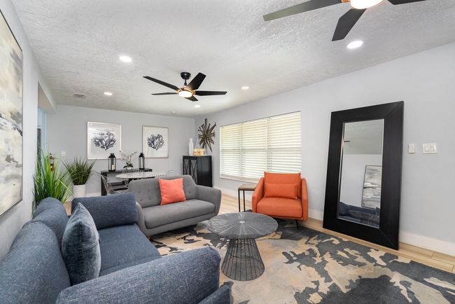 Main Living Area with Recessed Lighting | Image 11