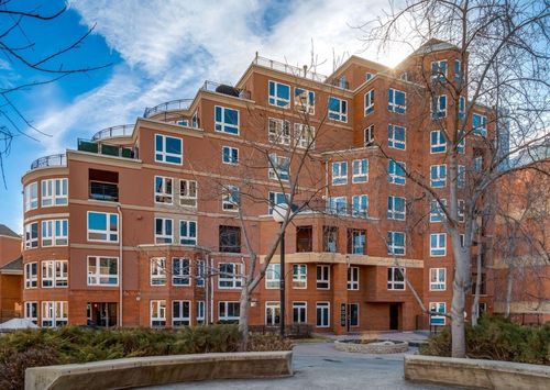 8402-400 Eau Claire Ave Sw, Calgary, AB, T2P4X2 | Card Image