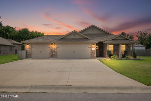 2121 Albatross Dr, Neosho, MO, 64850-8044 | Card Image