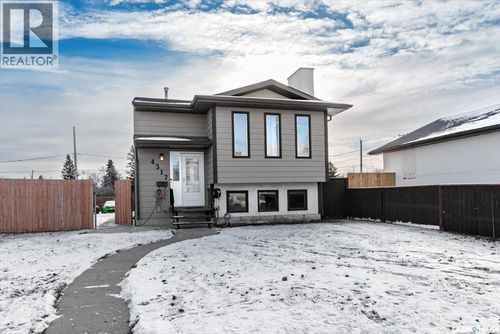 4317 3rd Ave N, Regina, SK, S4R0X1 | Card Image