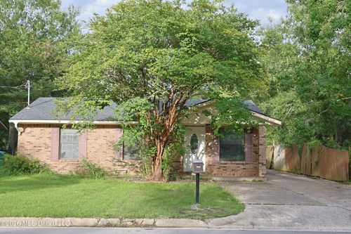 906 Belair St, Pascagoula, MS, 39567-1427 | Card Image