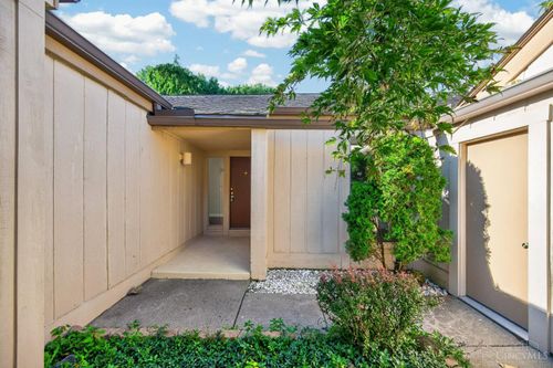 8022 Timbertree Way, West Chester, OH, 45069-1608 | Card Image