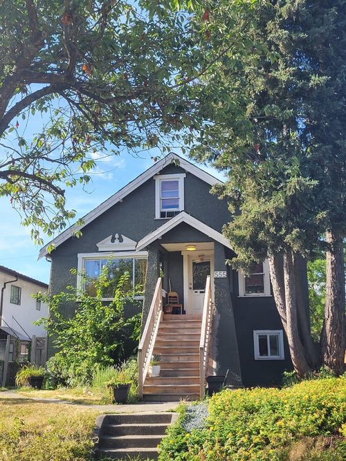 555 E 18th Ave, Vancouver, BC, V5V1G2 | Card Image