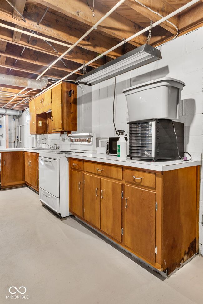 1832 S Walnut Grove Rd, House other with 2 bedrooms, 1 bathrooms and null parking in Bloomfield IN | Image 34
