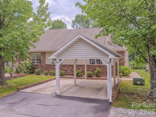 39 N Creekside Ct, Hendersonville, NC, 28791-2947 | Card Image